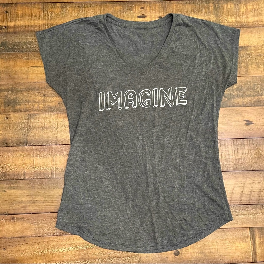 Fun IMAGINE graphic tee with artistic font!! (S/M)